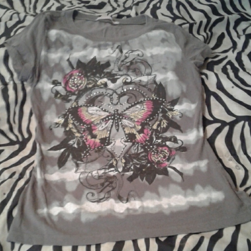 Grey short sleeve shirt